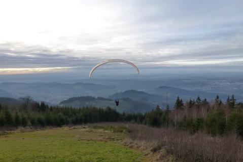 Gleitschirmflieger Startplatz